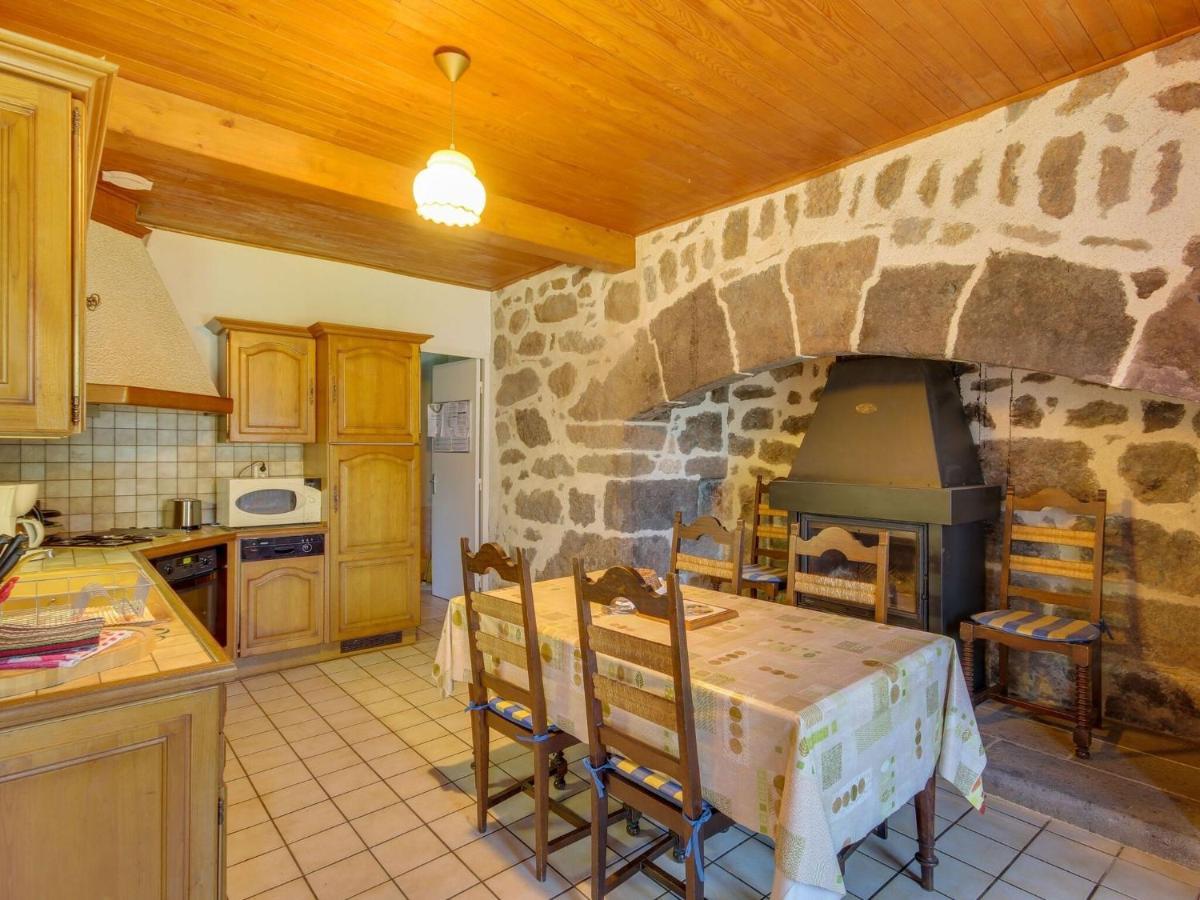 Beautiful Villa In The Parc Des Volcans D Auvergne Vic-sur-Cère Exterior foto